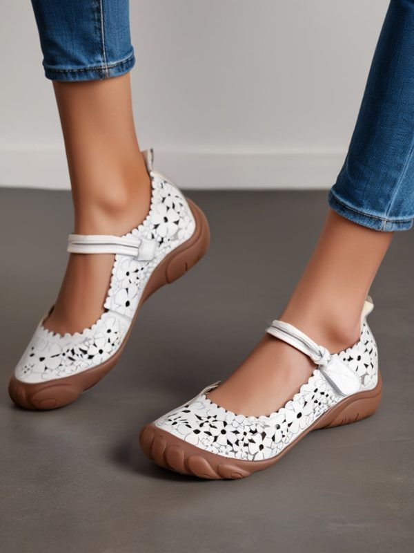 comfortablewidetoeboxhollowretroflatshoes